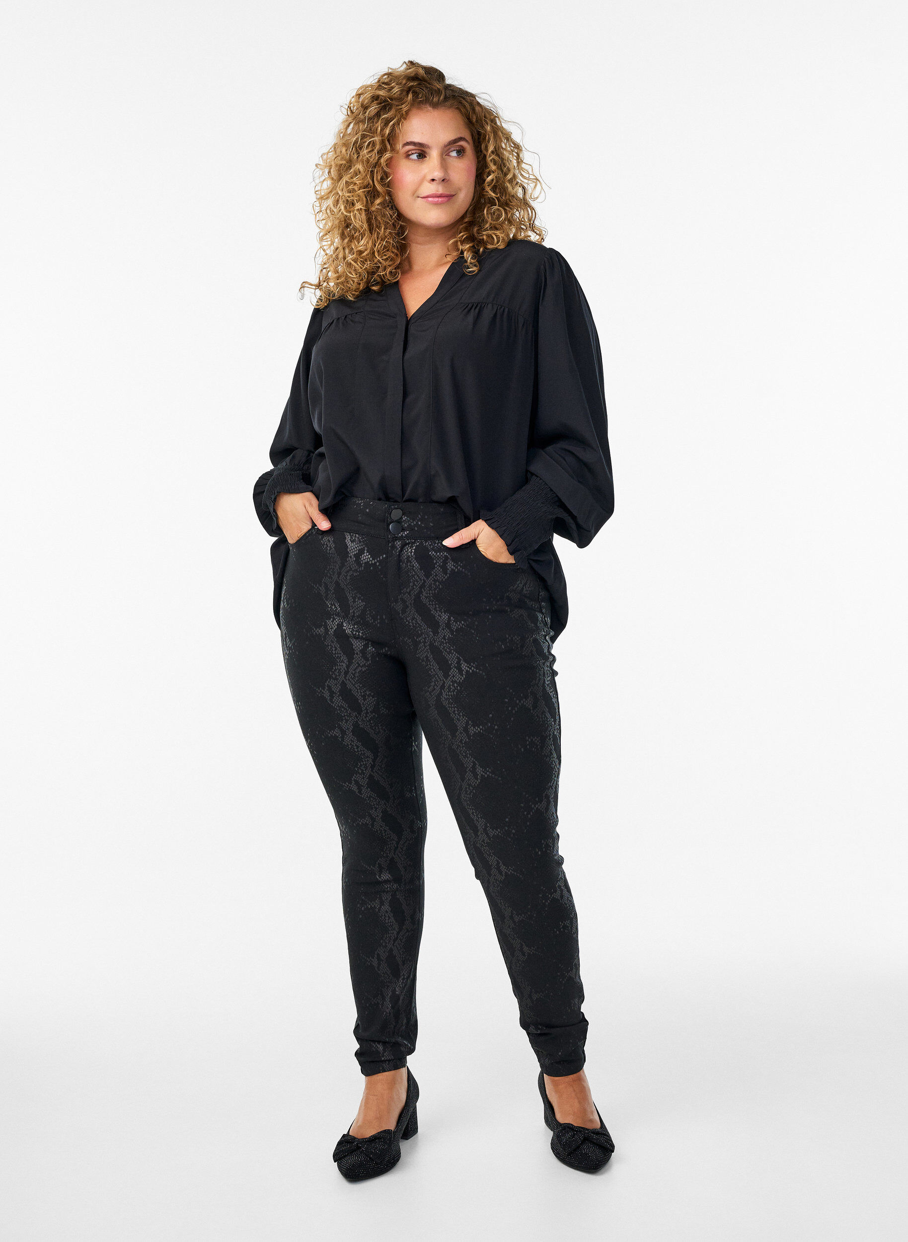 ZizziBlouse avec col &agrave; volants et fronces, Noir, Model image number 1