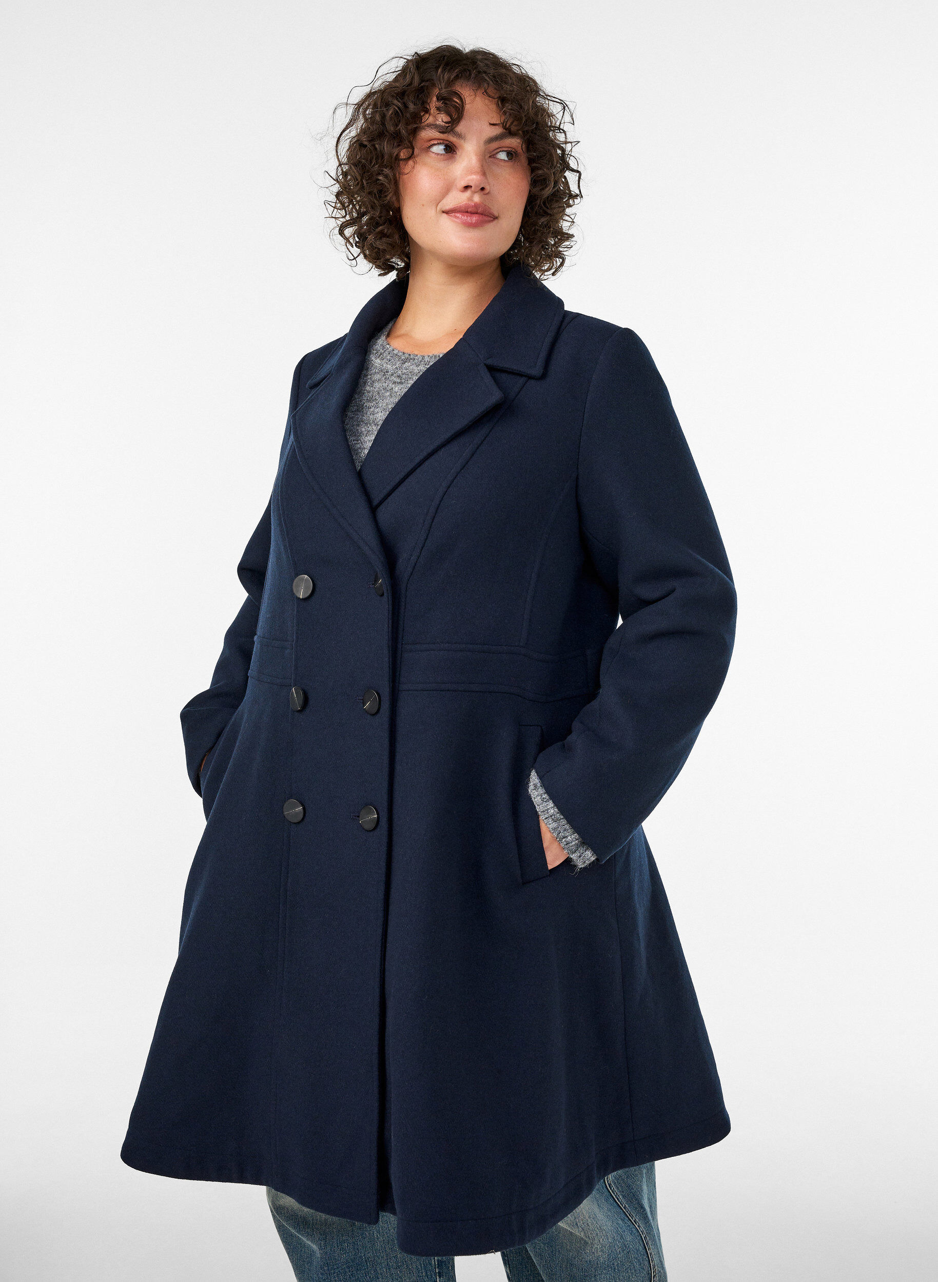 Manteau en laine coupe A avec poches, 1494, Model