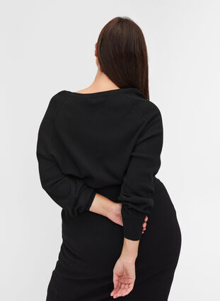 Pull tricotée avec encolure arrondie, Black, Model image number 1