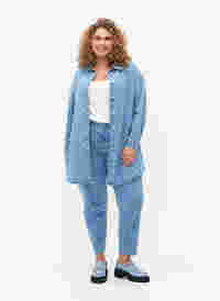 Jeans Mille mom fit avec imprimé, Light blue denim, Model