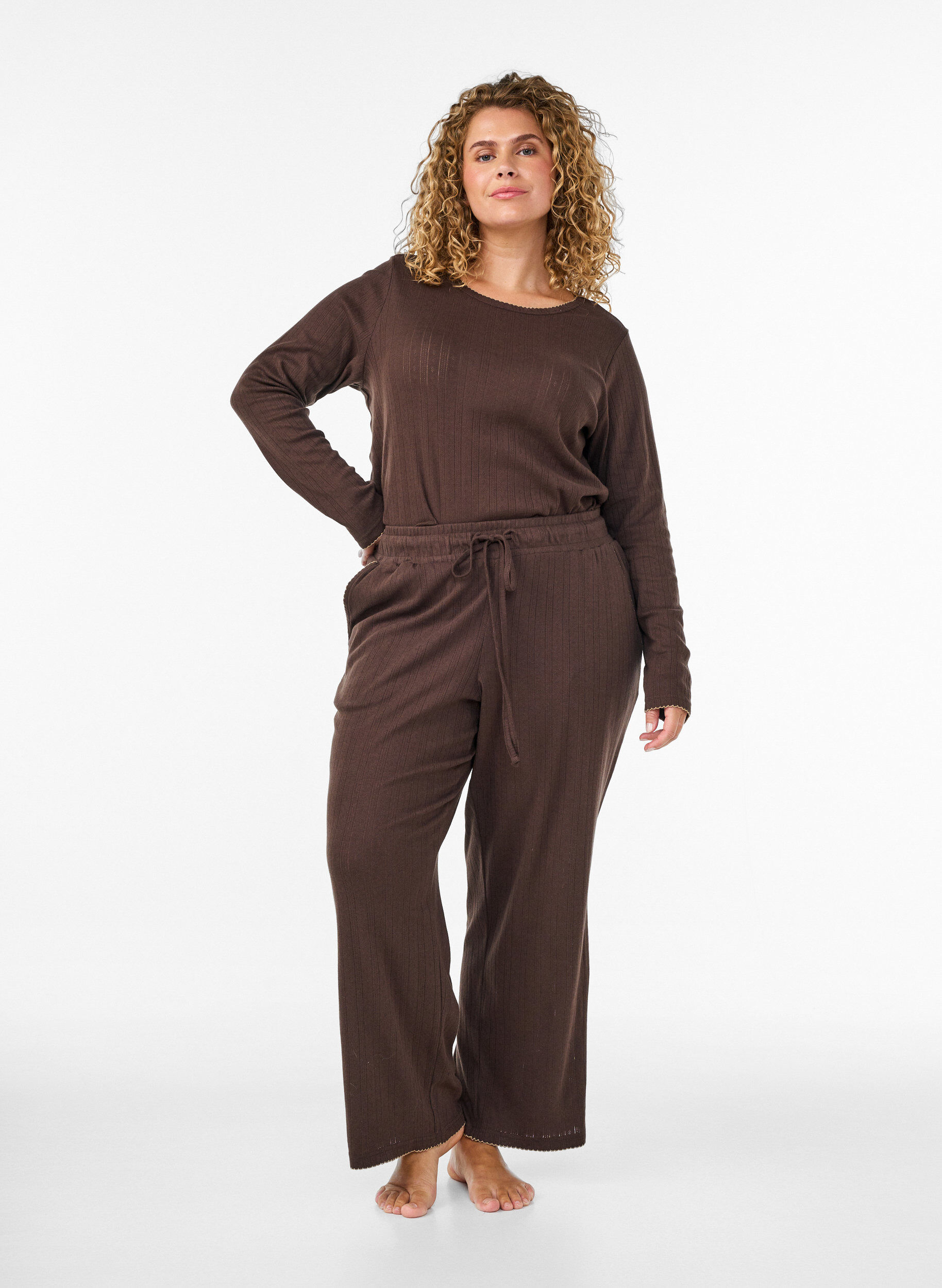 ZizziBas de pyjama en coton biologique avec broderie ajour&eacute;e, Marron, Model image number 0