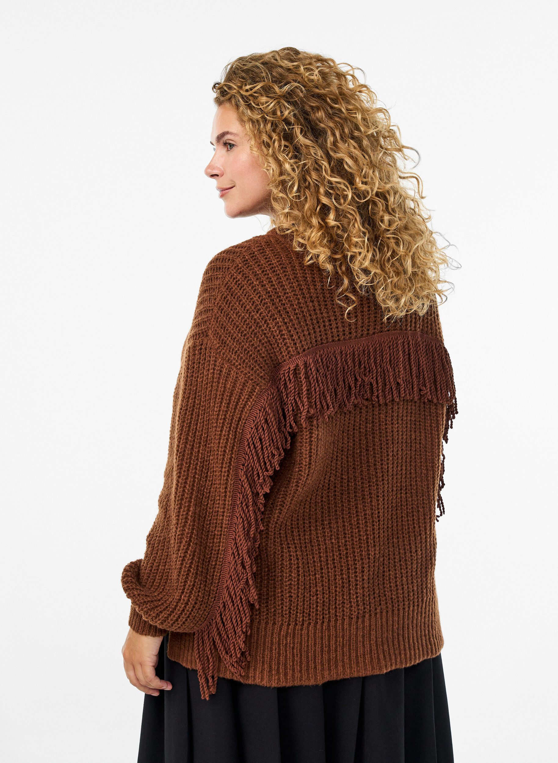 Zizzi Pull en maille avec franges dans le dos, Marron, Model image number 0