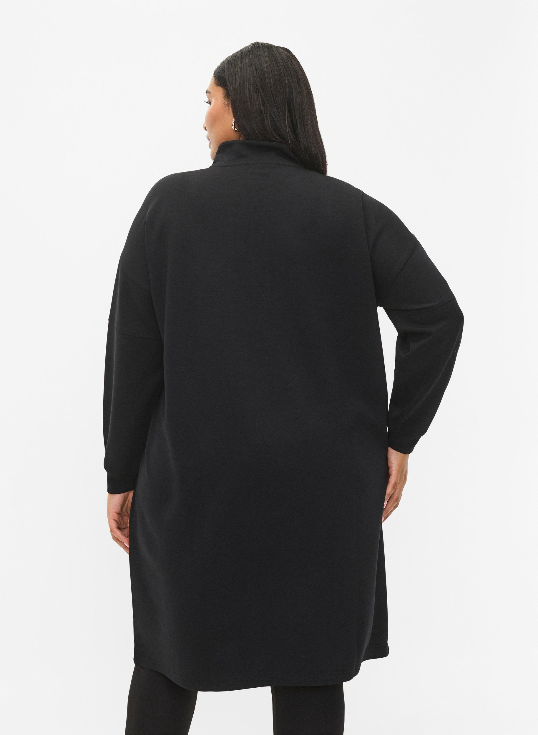 Zizzi Robe sweat &agrave; col montant en tissu &agrave; base de modal, Black, Model image number 1
