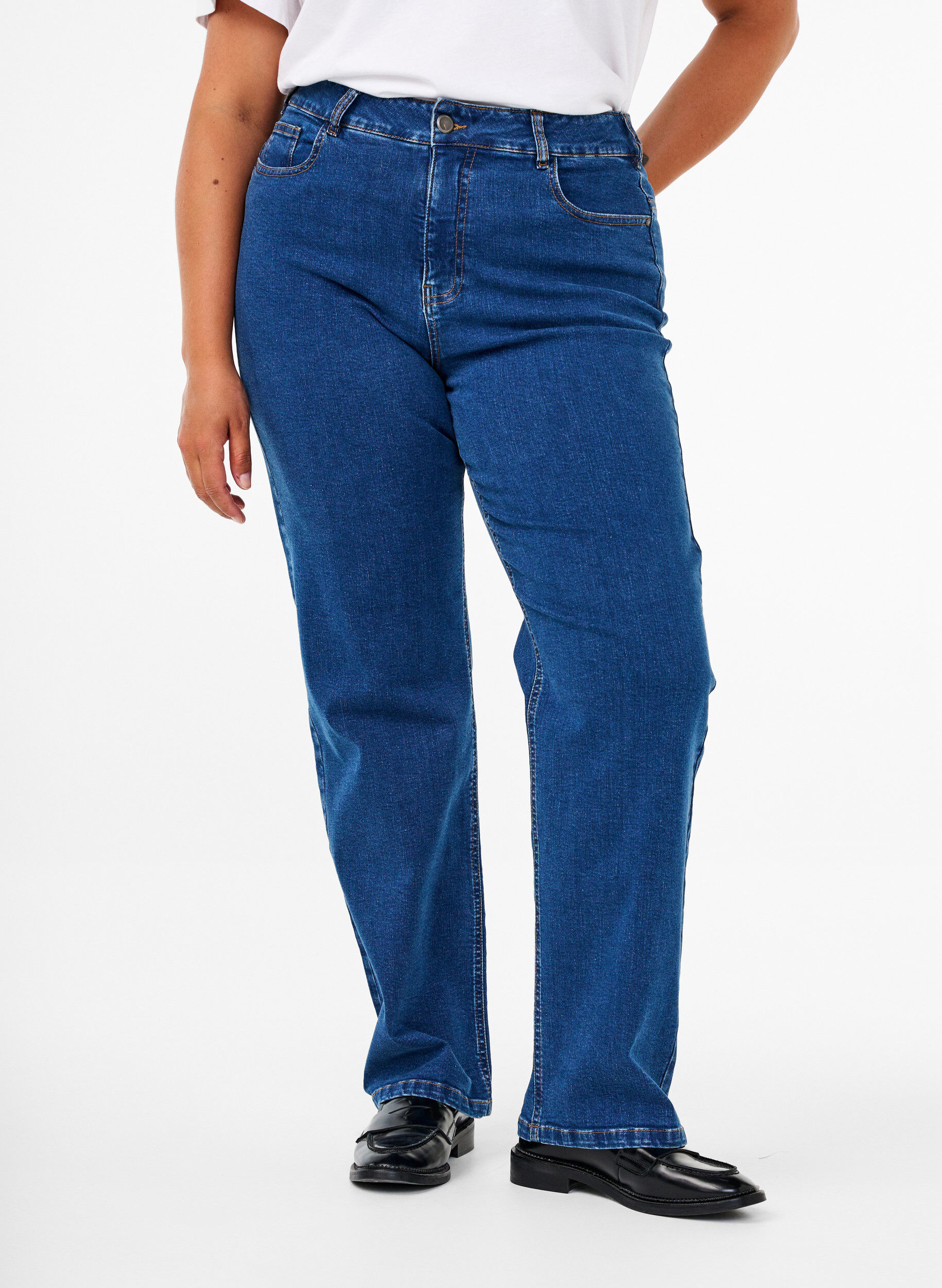 Zizzi Gemma-jeans met hoge taille en rechte pasvorm, Blauw, Model image number 2