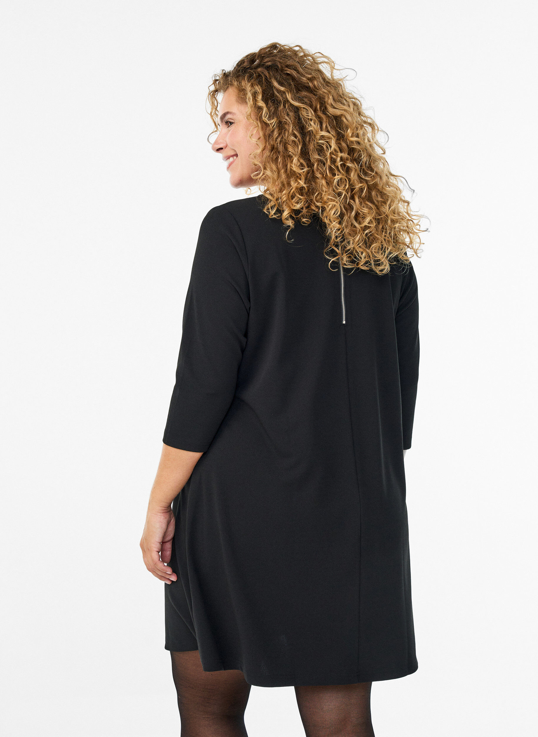 Zizzi FLASH - Robe courte &eacute;vas&eacute;e &agrave; manches 3/4, Noir, Model image number 2