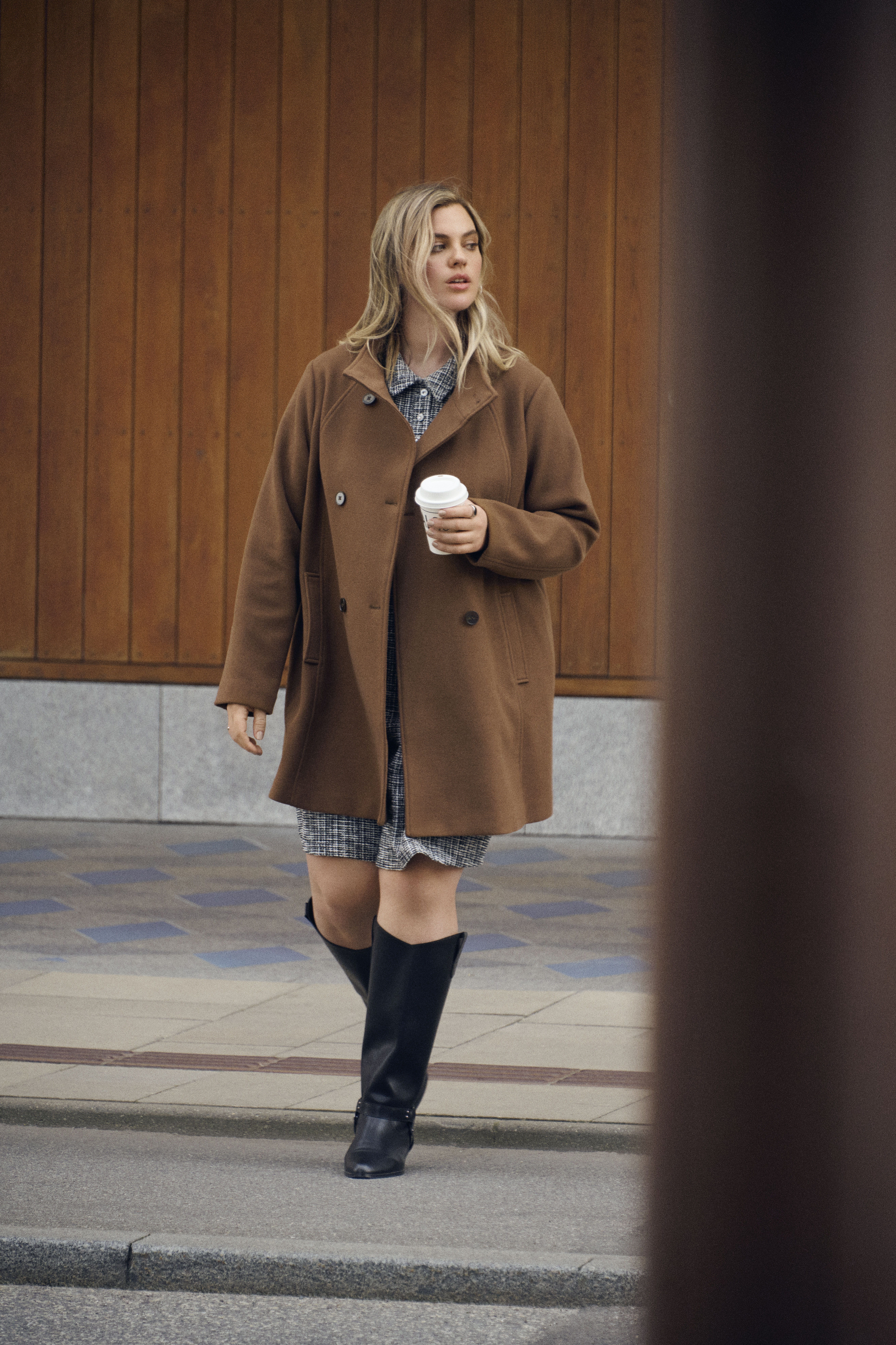 Zizzi Look avec un manteau, , Model