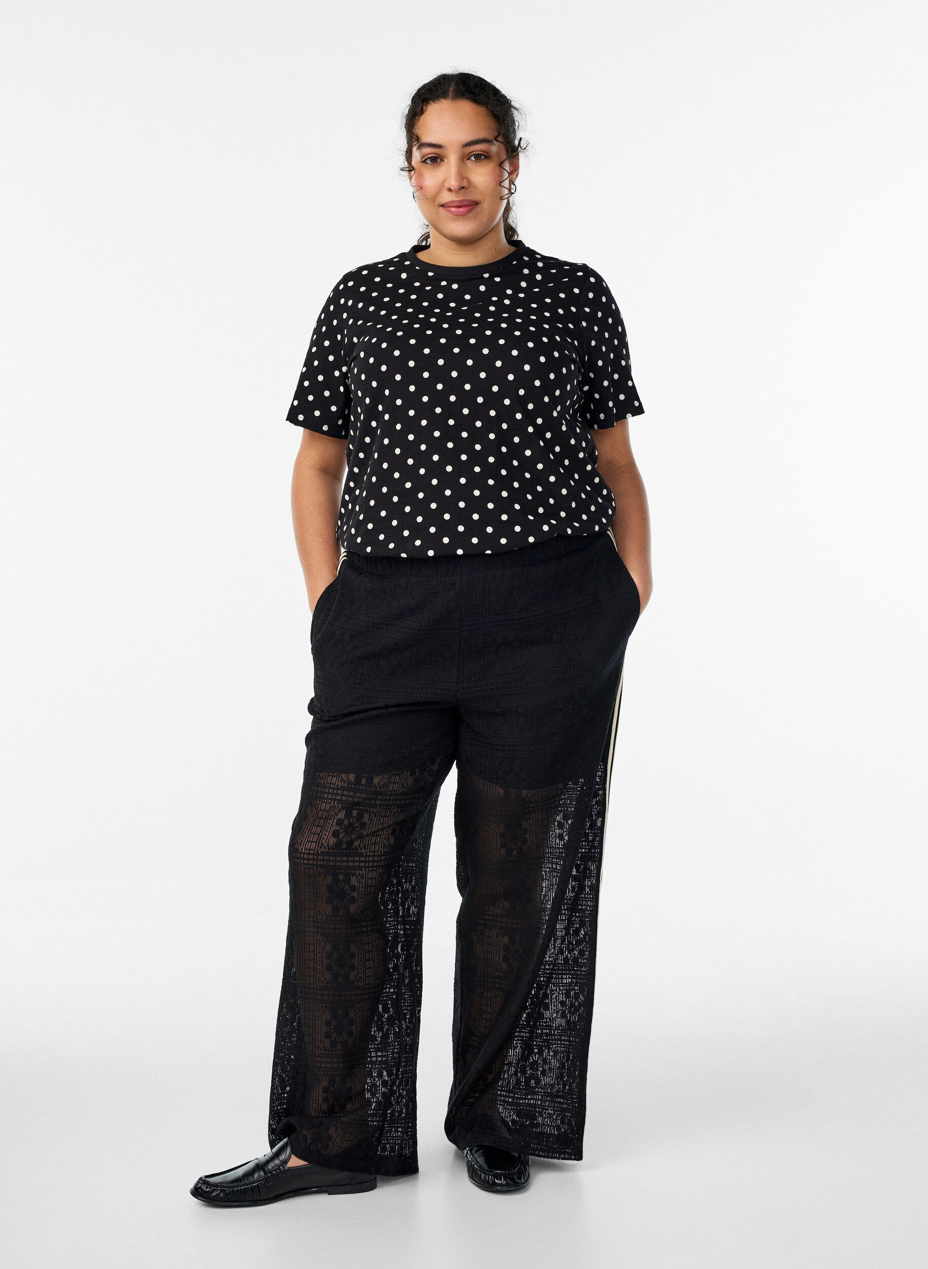 Zizzi Pantalon large en dentelle avec bandes contrastantes, Noir, Model image number 1
