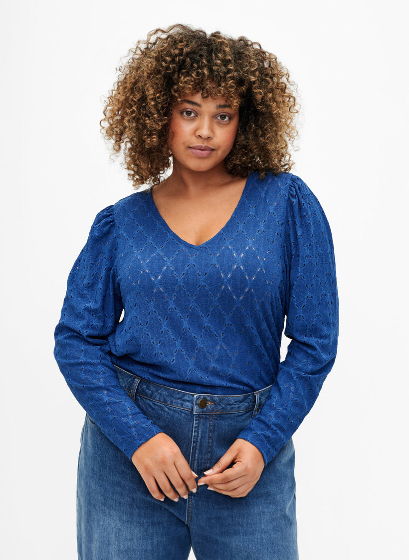 Chemisier avec col en V et motif ajouré, Limoges, Model image number 0