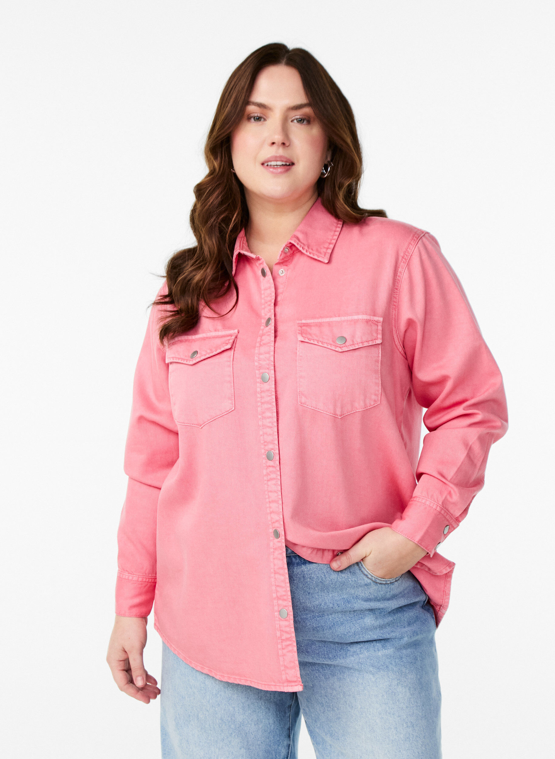 Zizzi Chemise en jean avec poches poitrine, Rose, Model image number 3