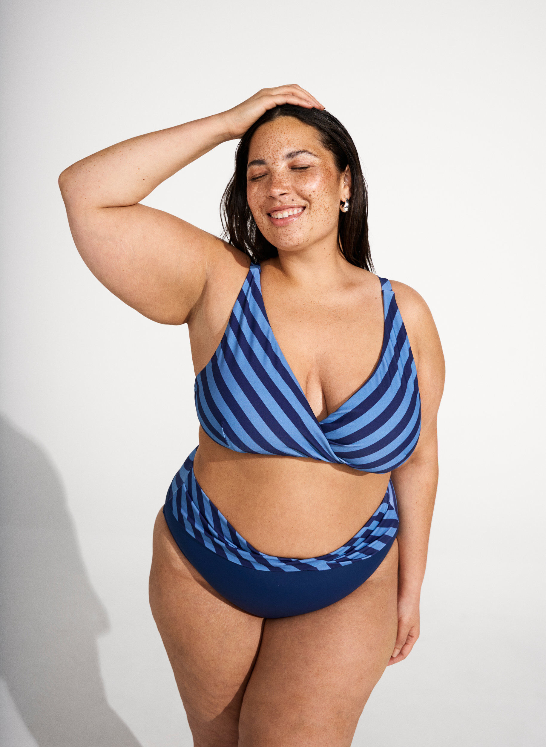 Bas de bikini avec d&eacute;tails cache-c&oelig;ur