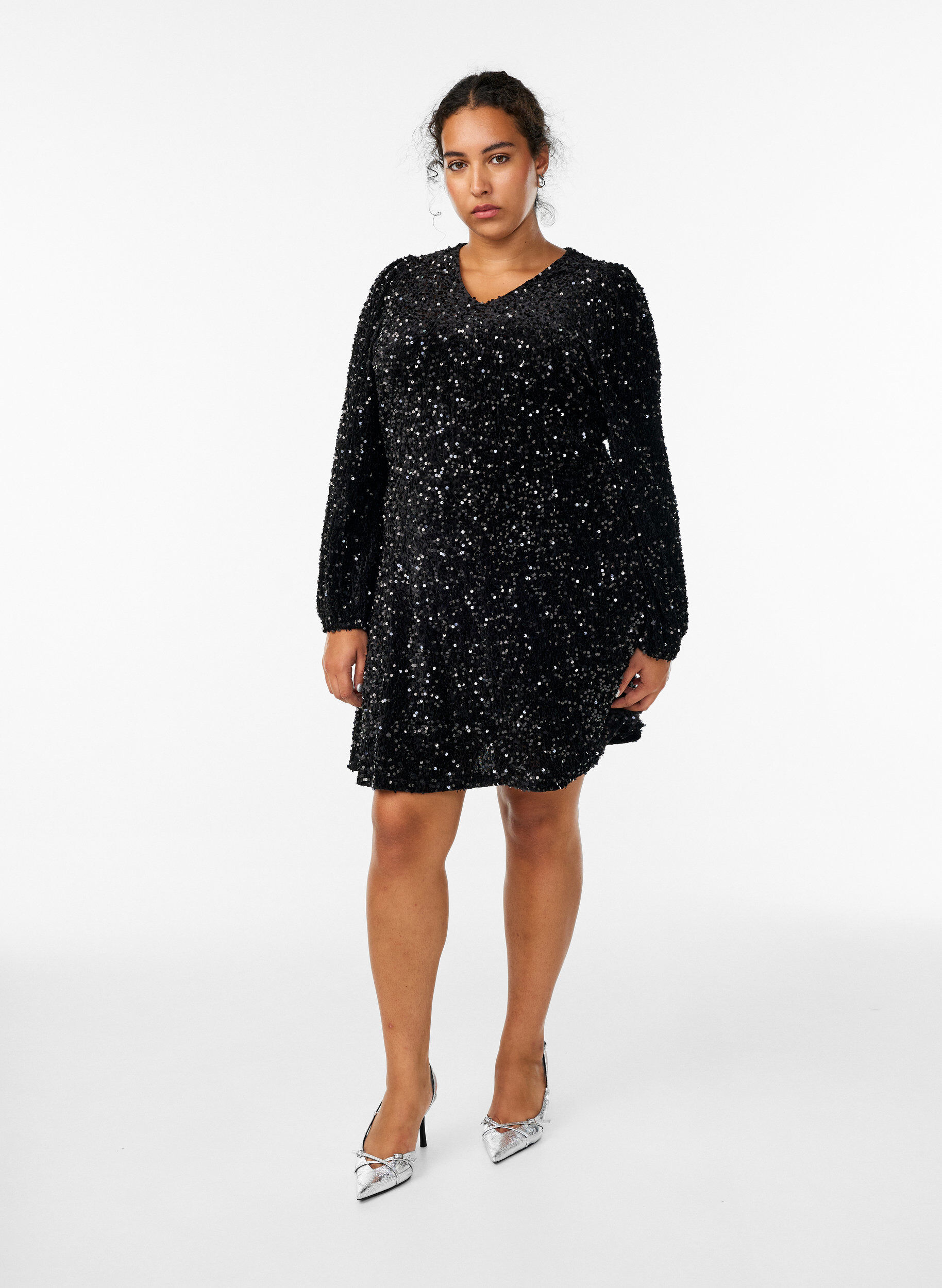 Robe courte &eacute;vas&eacute;e &agrave; sequins, Noir, Model