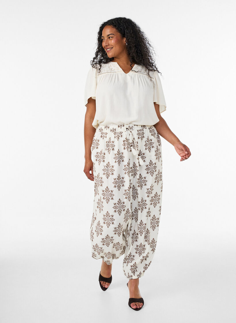Blouse in viscose met broderie anglaise, Beige, Model image number 1