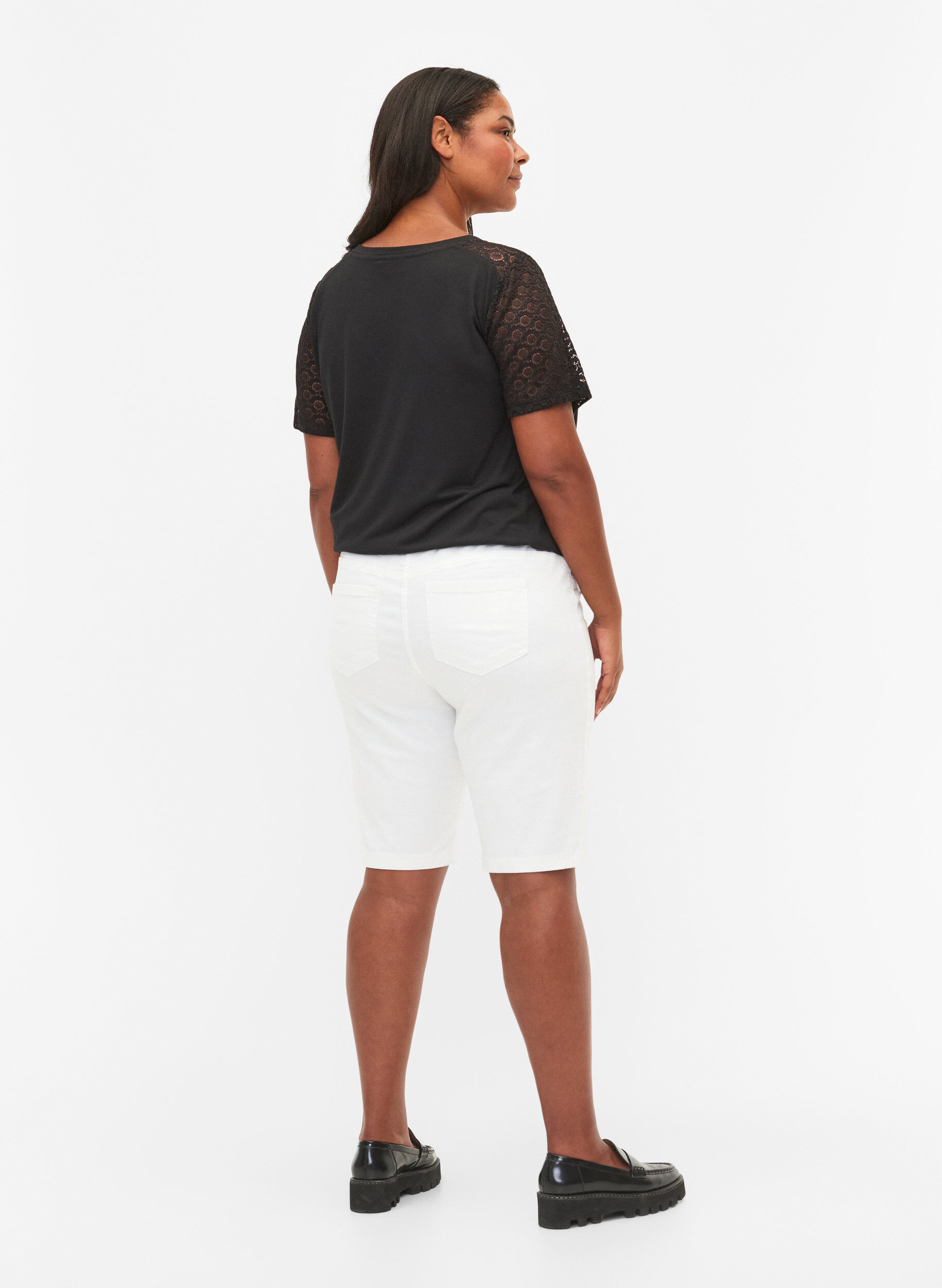 Zizzi Short moulant avec poches arri&egrave;re, White, Model image number 1