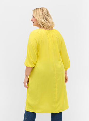 Robe en viscose avec encolure en V, Blazing Yellow, Model image number 1