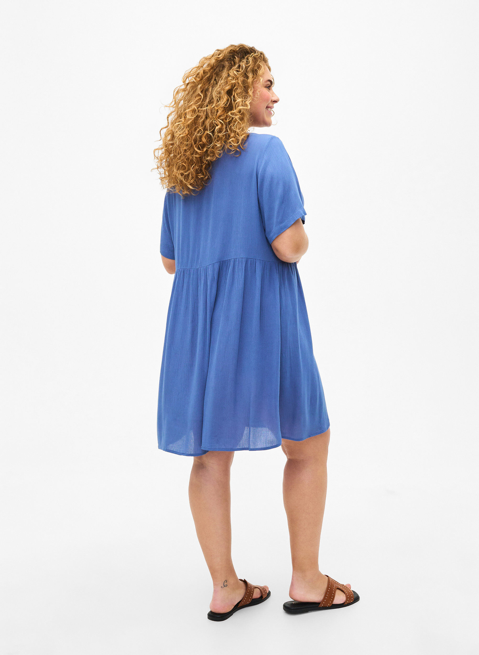 Zizzi Robe &agrave; manches courtes en viscose avec forme en A, Moonlight Blue, Model image number 1