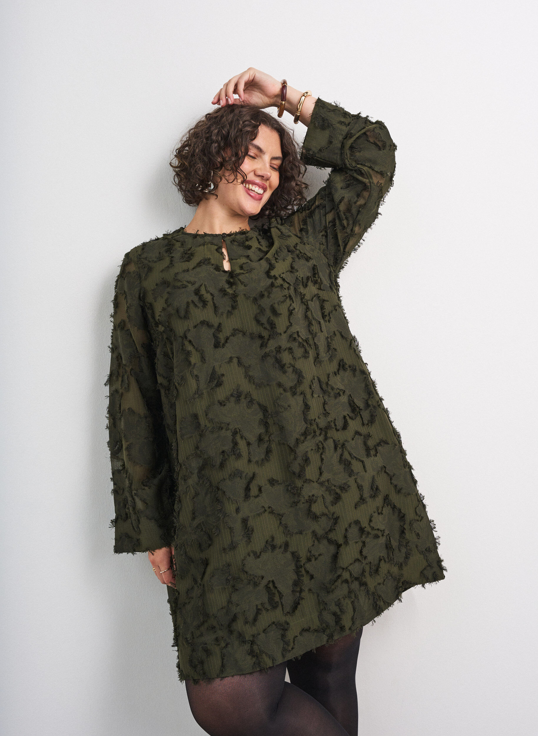 ZizziRobe textur&eacute;e &agrave; fils frang&eacute;s, Vert fonc&eacute;, Model image number 0