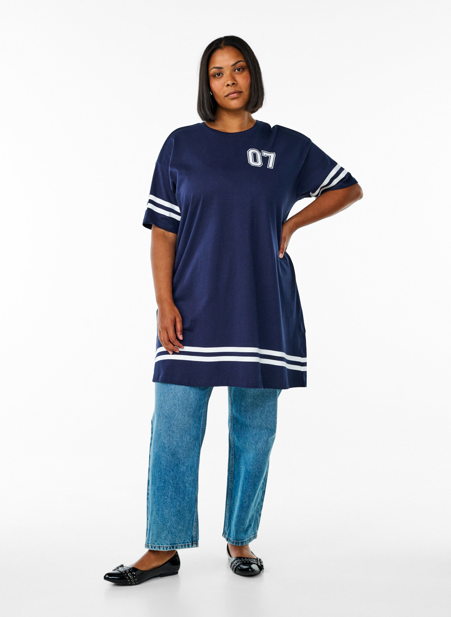 Zizzi Robe T-shirt courte avec d&eacute;tails sport, Bleu, Model image number 1