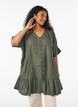 Viscose tuniek met knopen en rucherand, Groen, Model image number 0