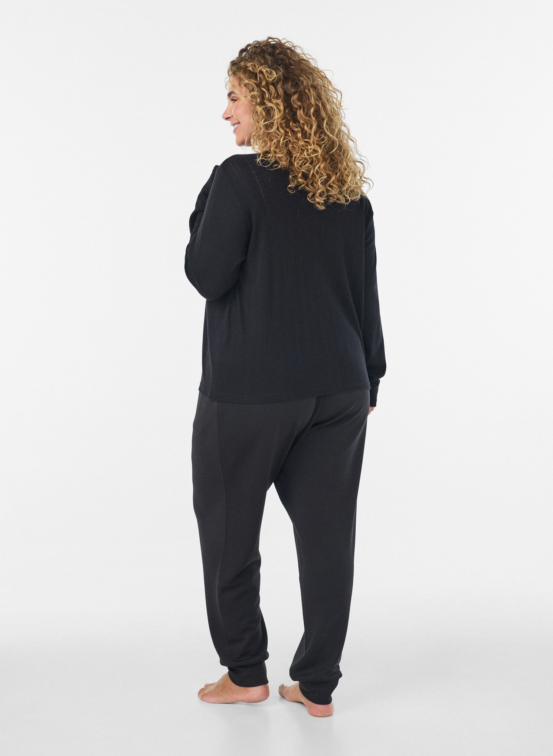 ZizziCardigan en coton biologique avec broderie ajour&eacute;e, Noir, Model image number 2