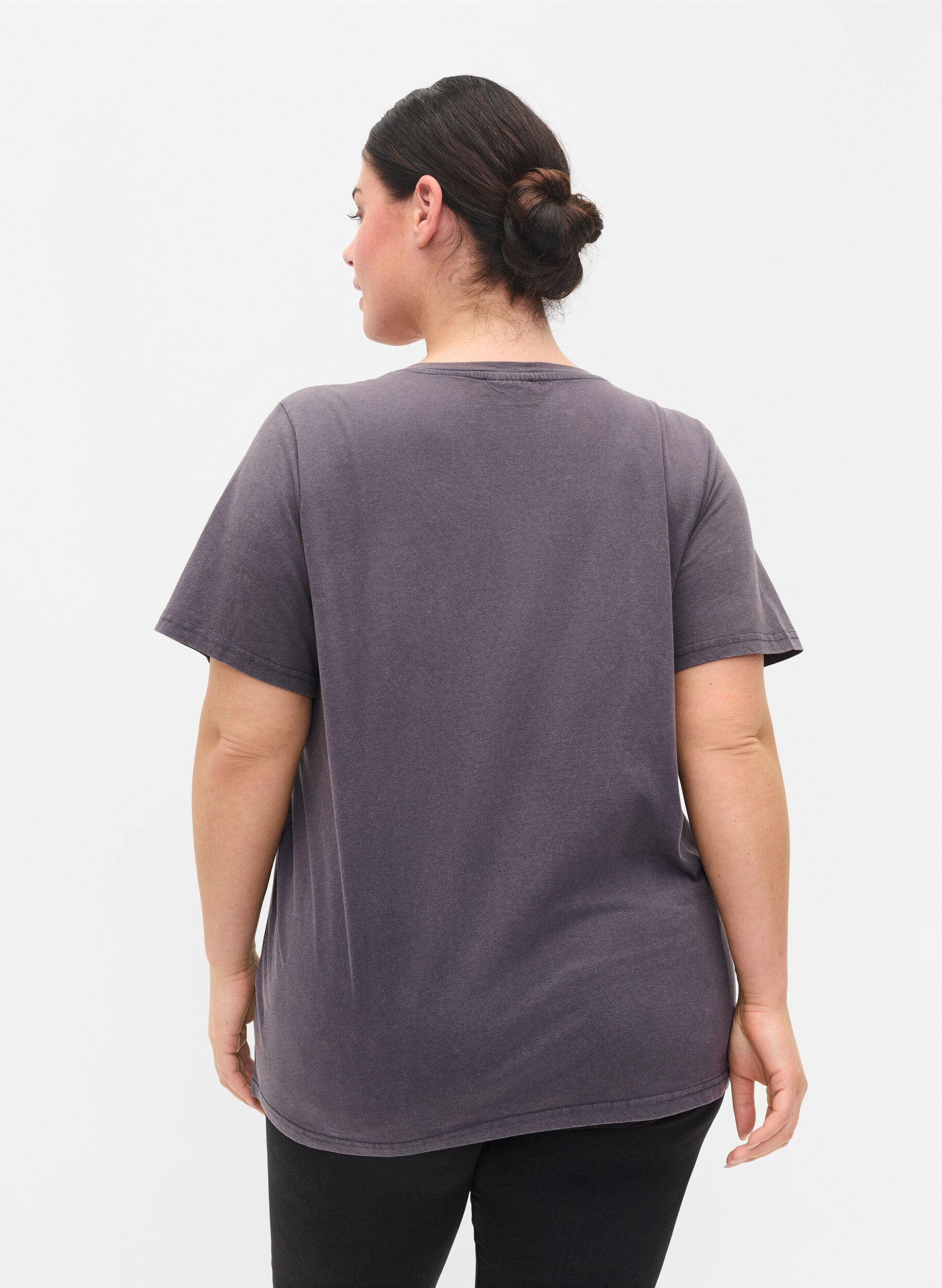 Zizzi T-shirt en coton d&eacute;lav&eacute; &agrave; l'acide et aux pierres, Dark Grey Wash, Model image number 1