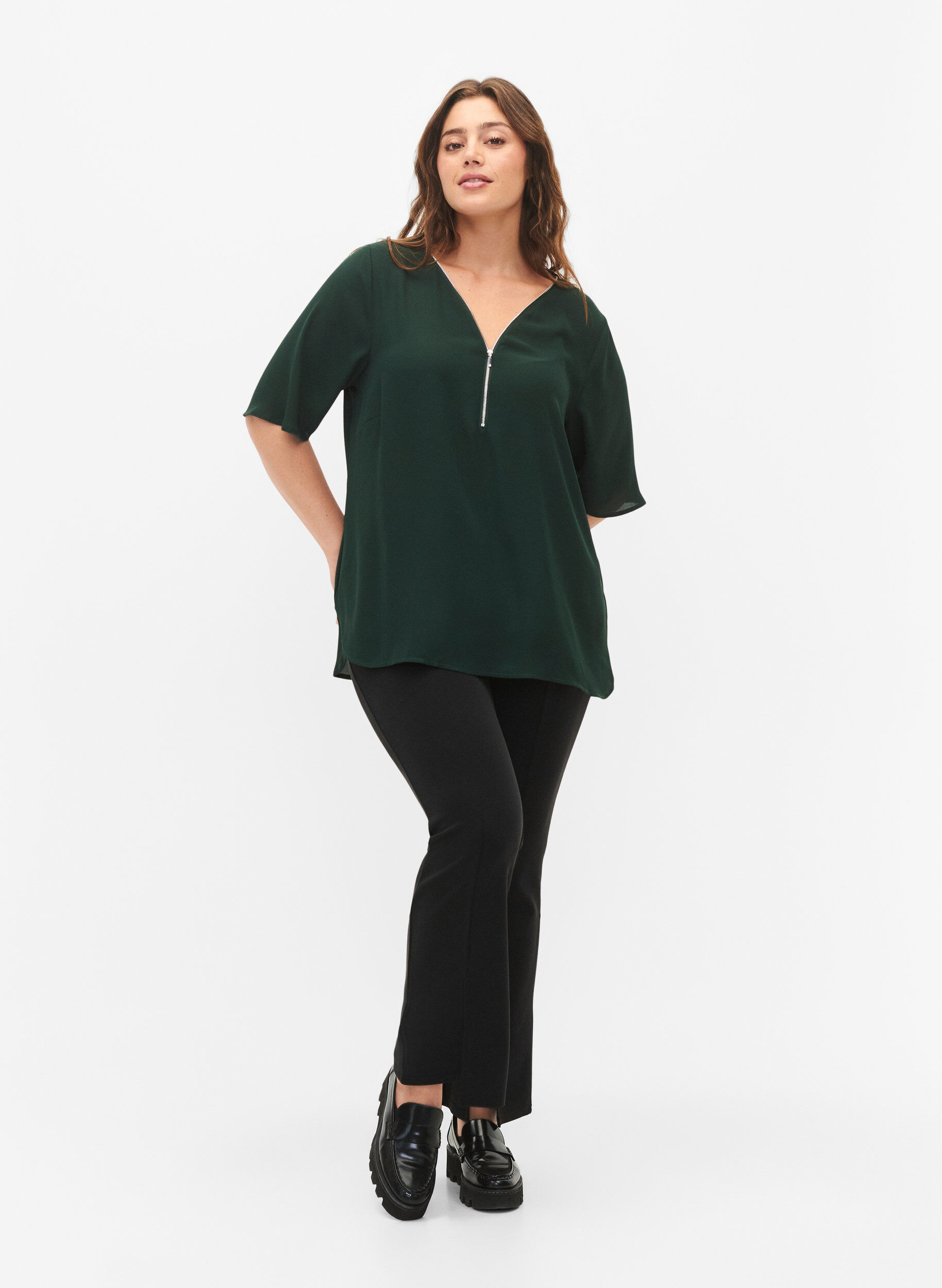 Zizzi Blouse &agrave; encolure en V avec fermeture &eacute;clair, Scarab, Model image number 2