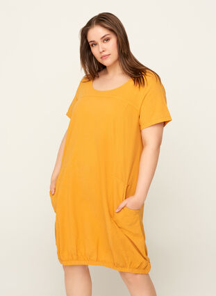 Robe confortable, Spruce Yellow, Model image number 0