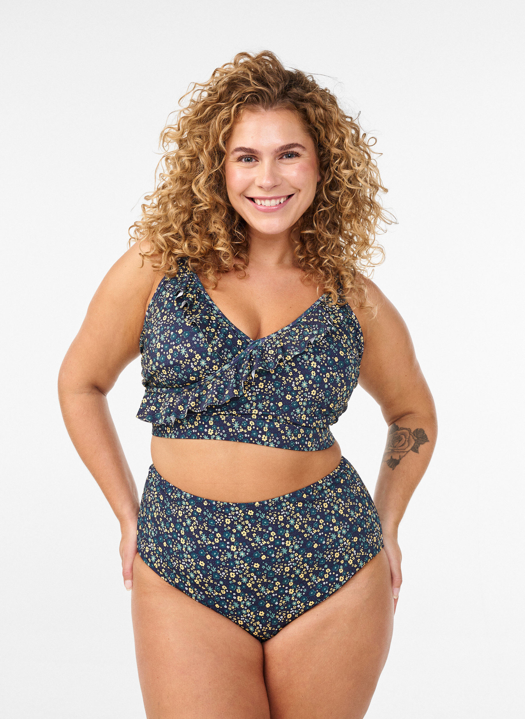 ZizziBloemen bikinitop met ruches, Blauw, Model image number 1
