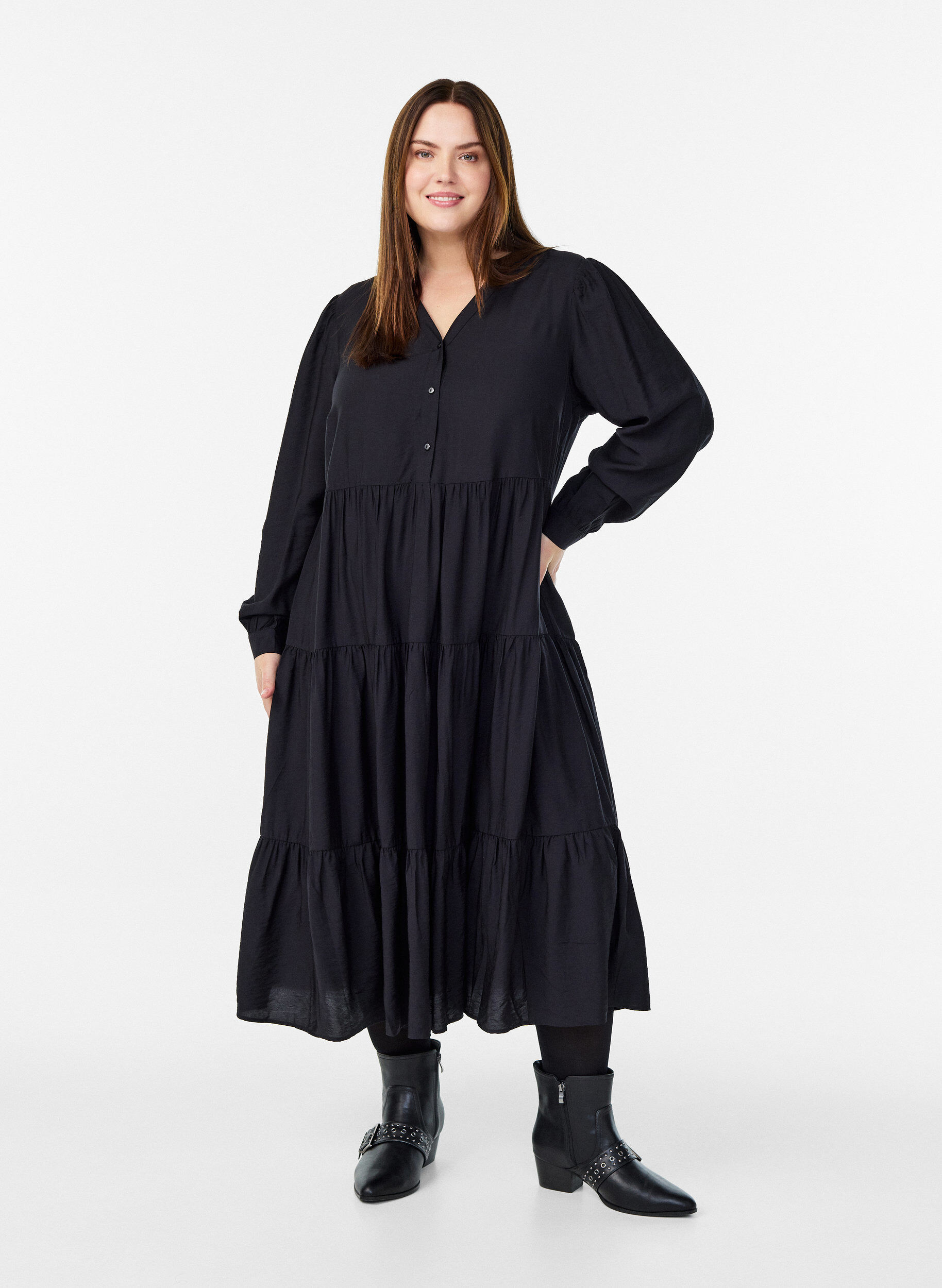 Robe midi avec col en V et coupe &eacute;vas&eacute;e, Noir, Model