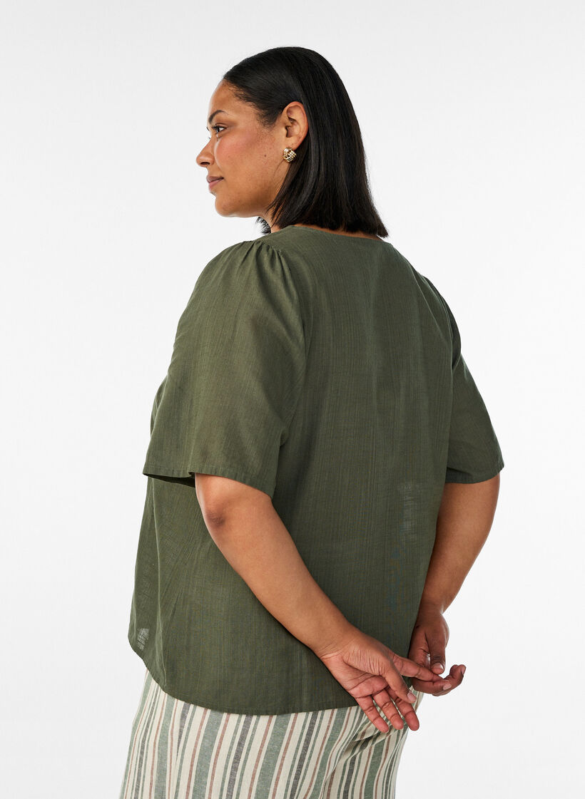 Chemise en coton &agrave; manches courtes avec col V, Vert, Model image number 2