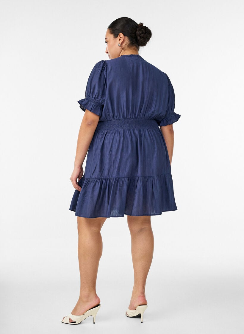 Korte viscose jurk met ruchesdetails, Blauw, Model image number 2