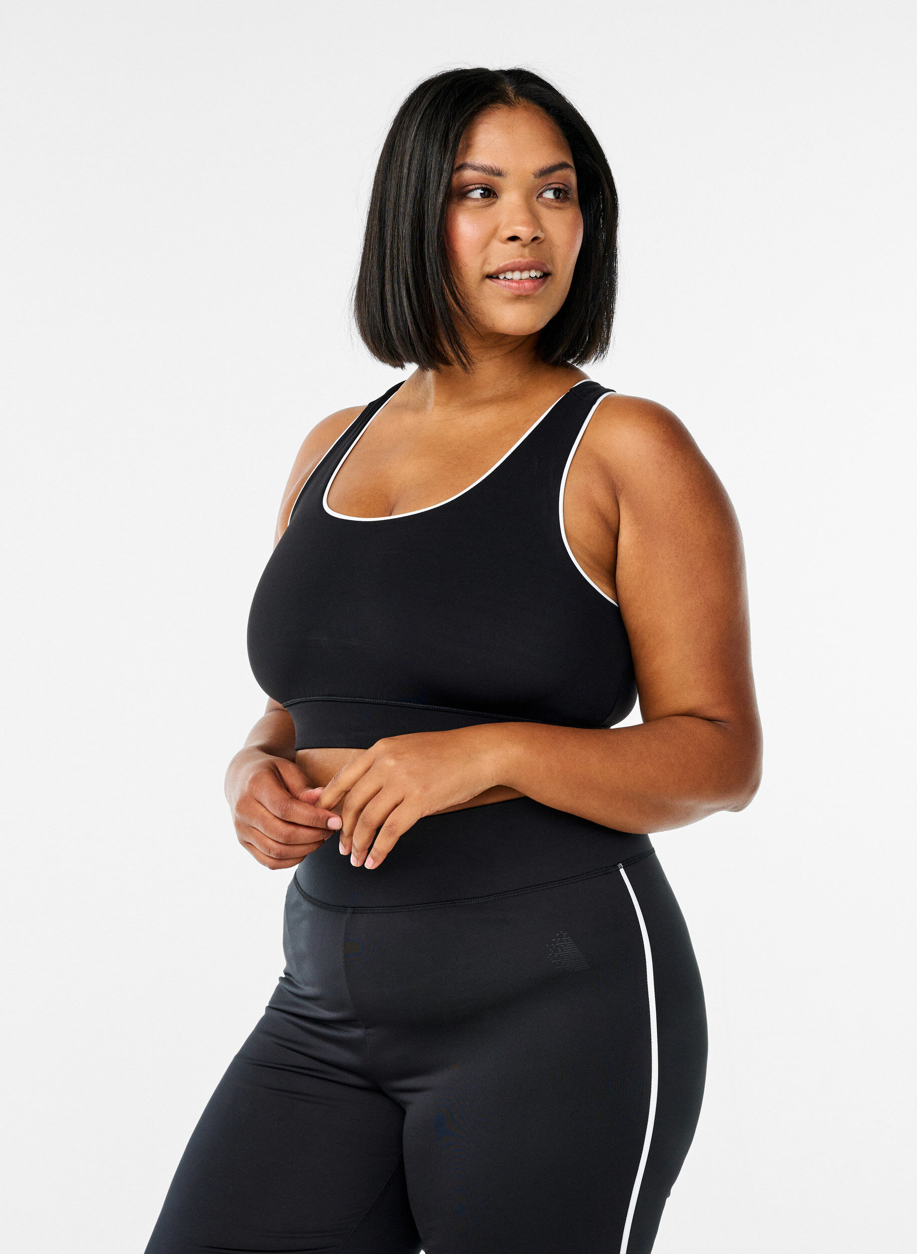 Racerback sport-bh met contrasterende biezen, Zwart, Model
