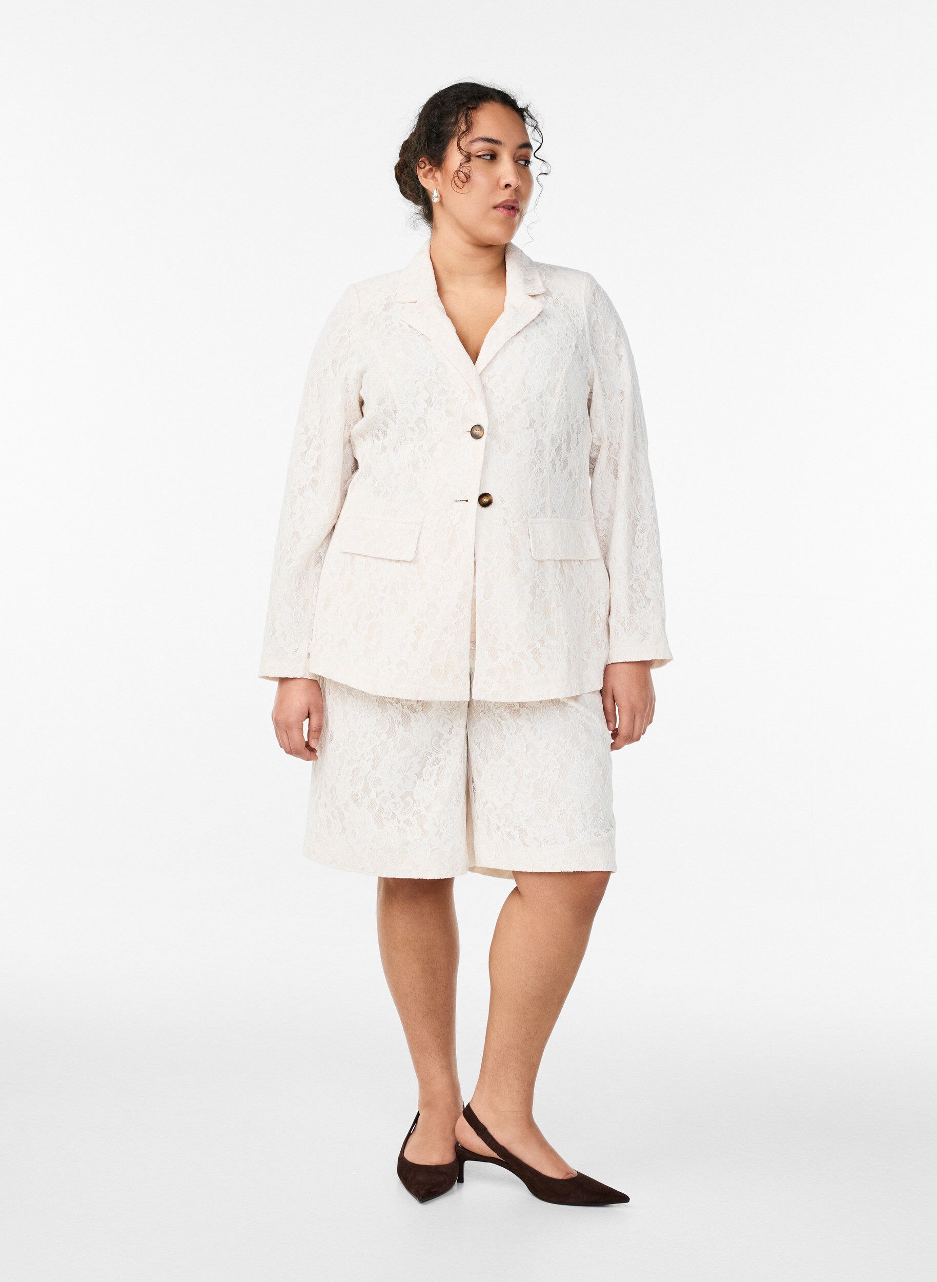 Bermuda taille haute en dentelle, Vanille, Model