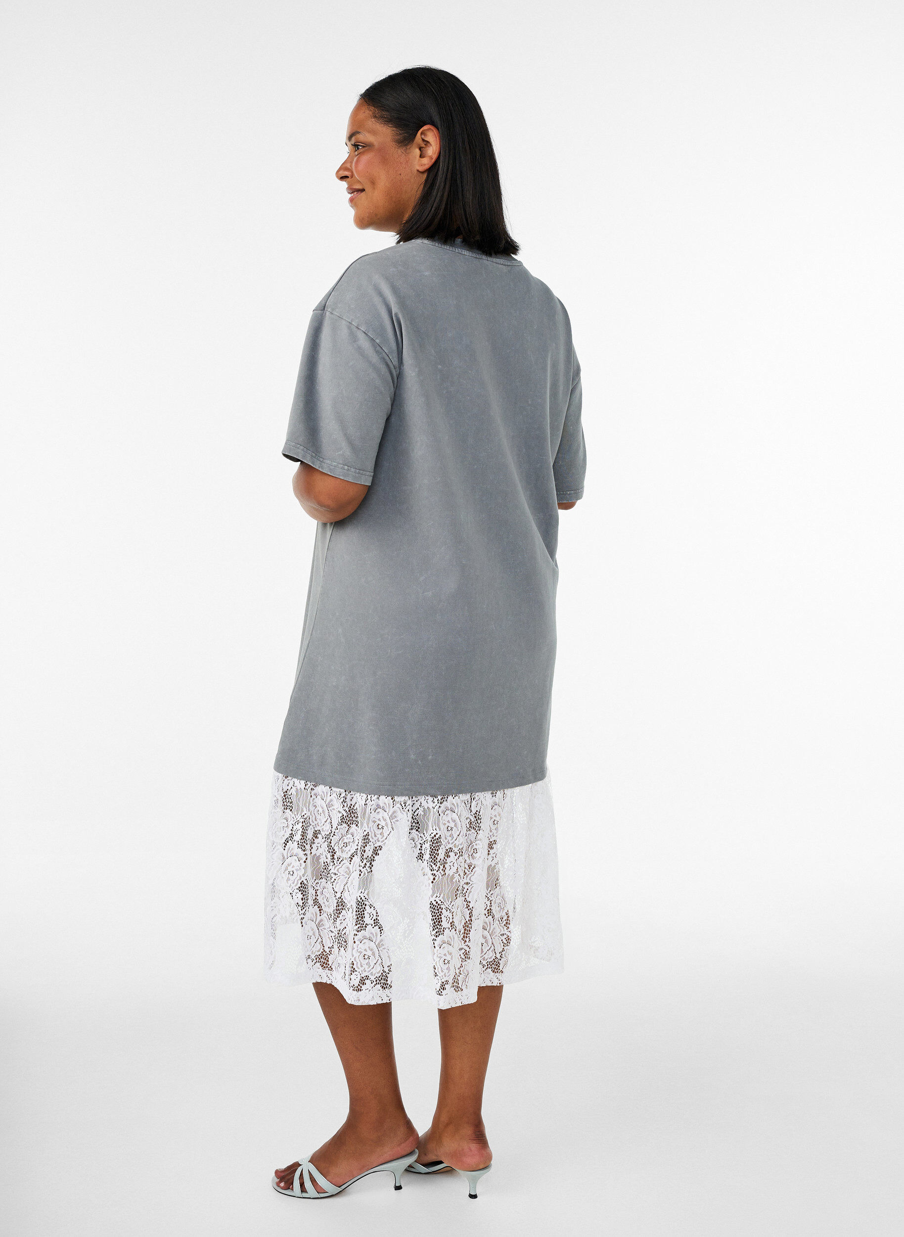 ZizziLosse T-shirt jurk met kanten afwerking, Grijs, Model image number 1