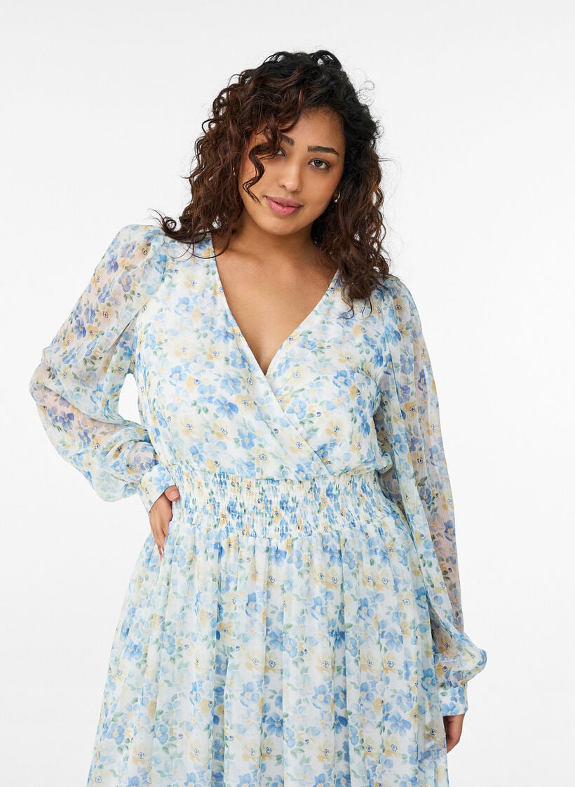 Robe midi fleurie avec effet portefeuille et smocks, Bleu Clair, Model image number 2