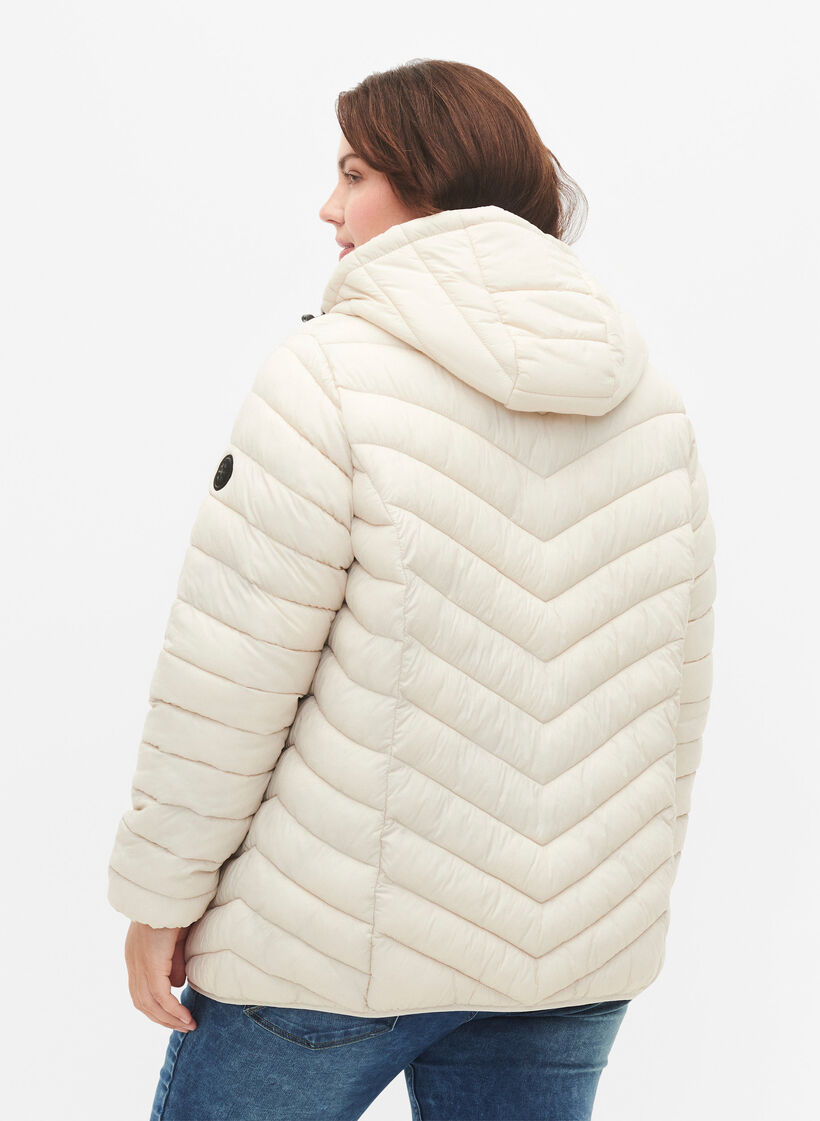 Doudoune l&eacute;g&egrave;re matelass&eacute;e &agrave; capuche, Beige, Model