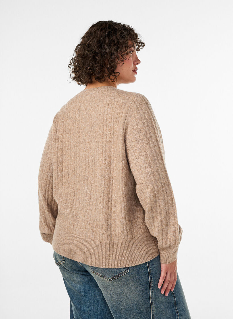 Kabelgebreid vest met parelknopen, Beige, Model image number 2