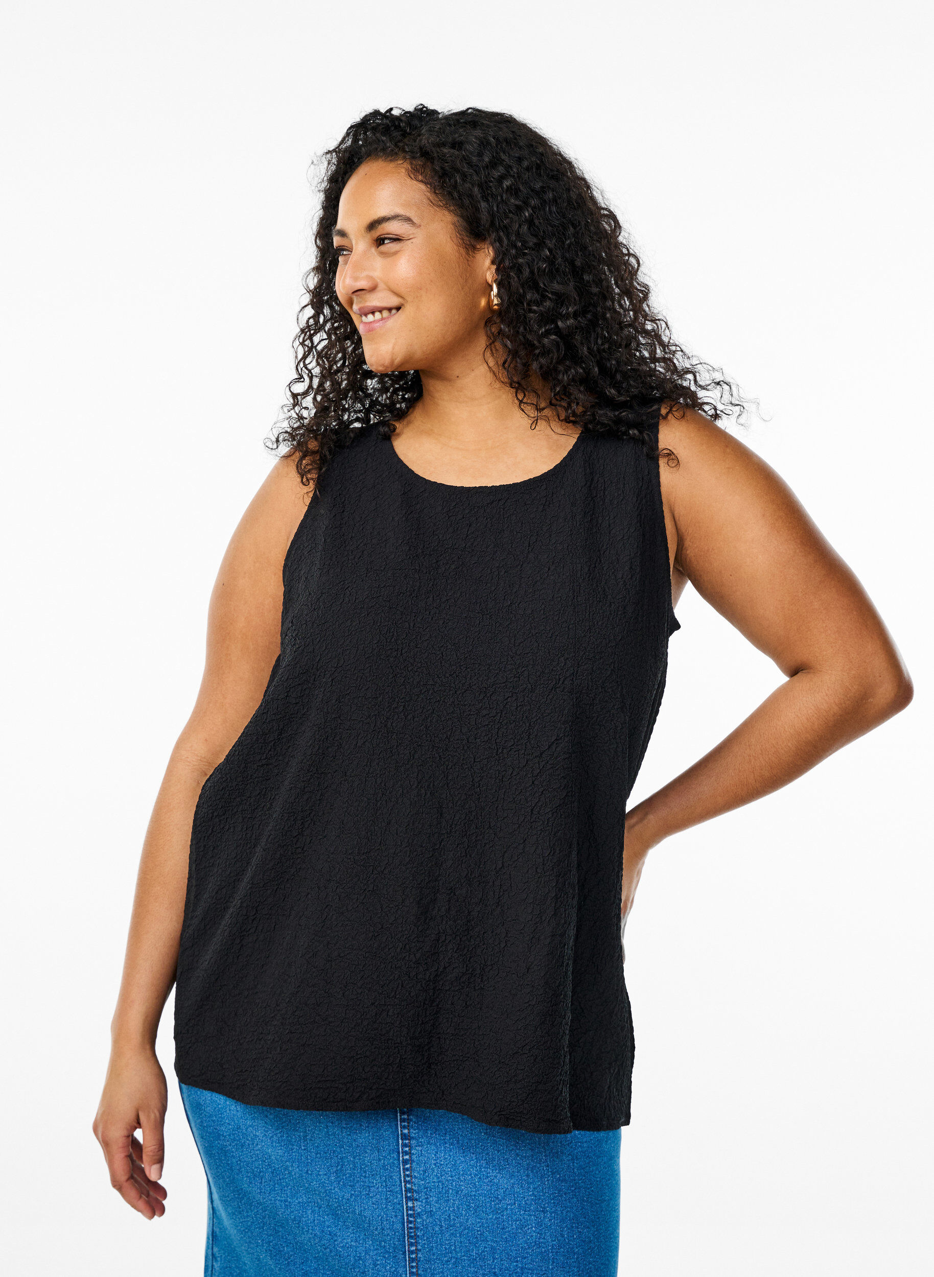Mouwloze top met textuur, Zwart, Model
