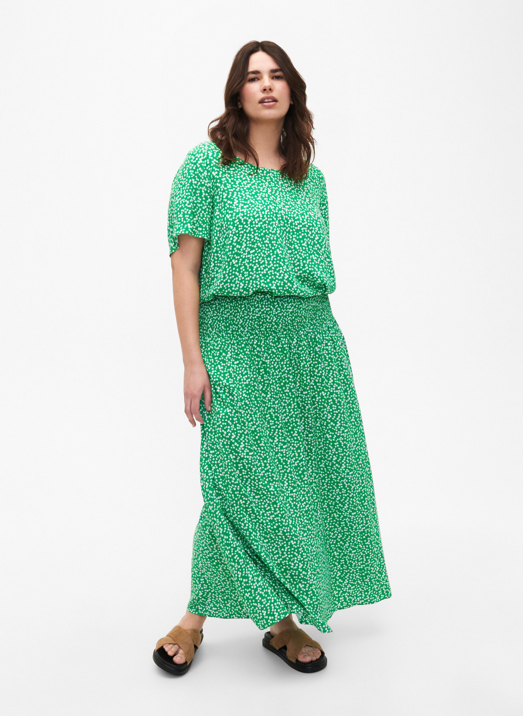 ZizziFLASH - Maxi rok in viscose met smokwerk, Groen, Model image number 1