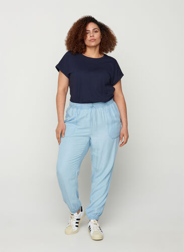 Pantalon ample en lyocell, Light blue denim, Model image number 0
