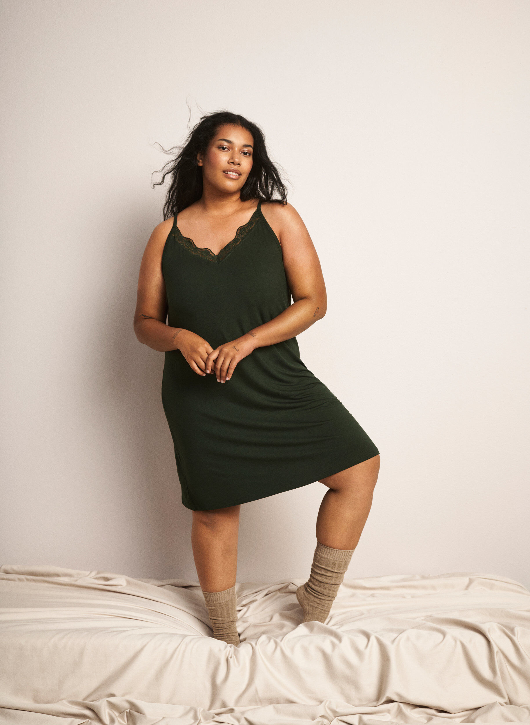 ZizziNachtjapon van viscose met kanten randje, Groen, Image image number 0