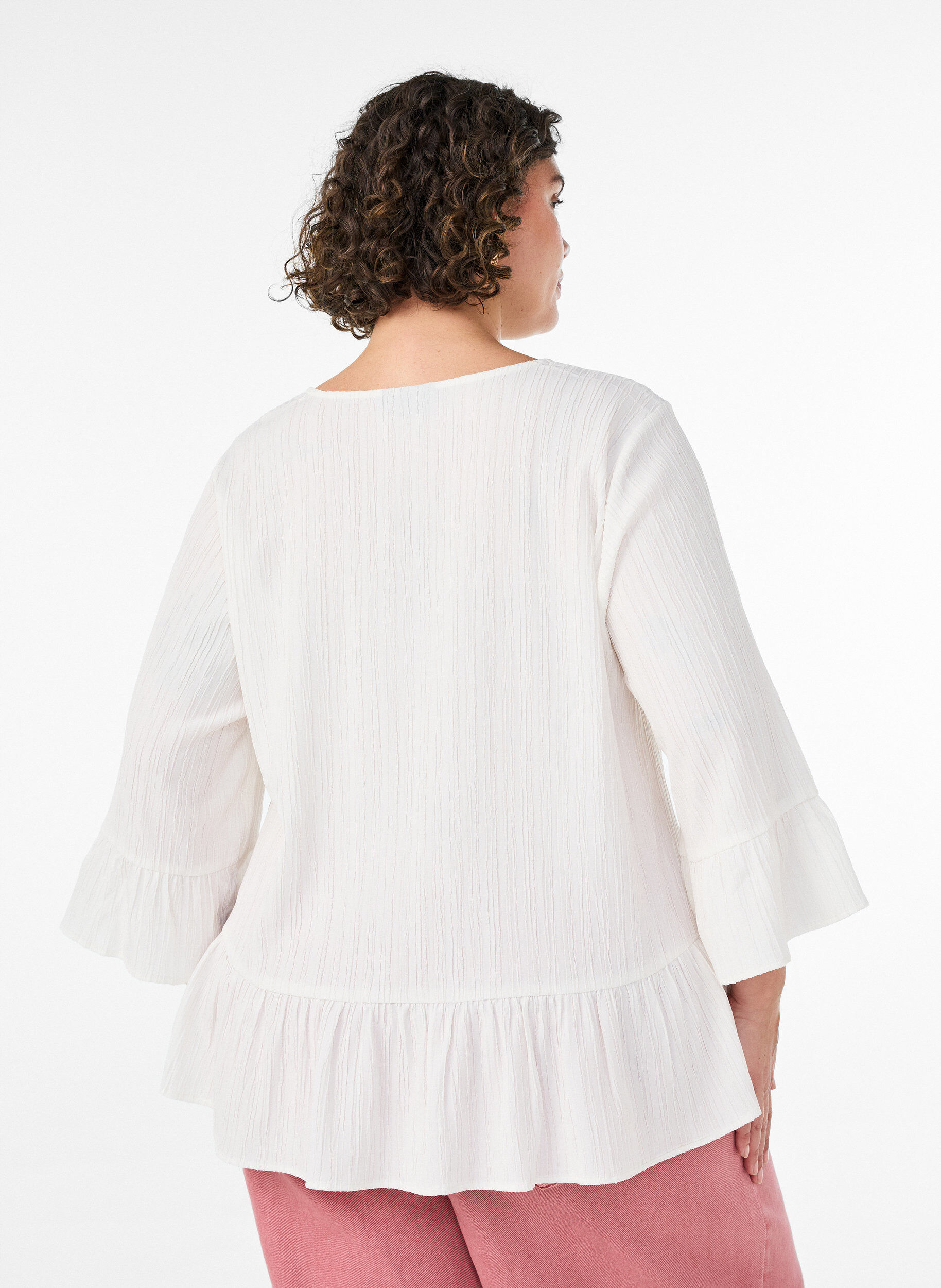 ZizziBlouse textur&eacute;e avec col V et volants, Vanille, Model image number 2