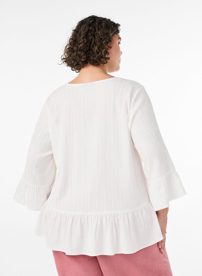 Blouse textur&eacute;e avec col V et volants, Vanille, Model image number 2