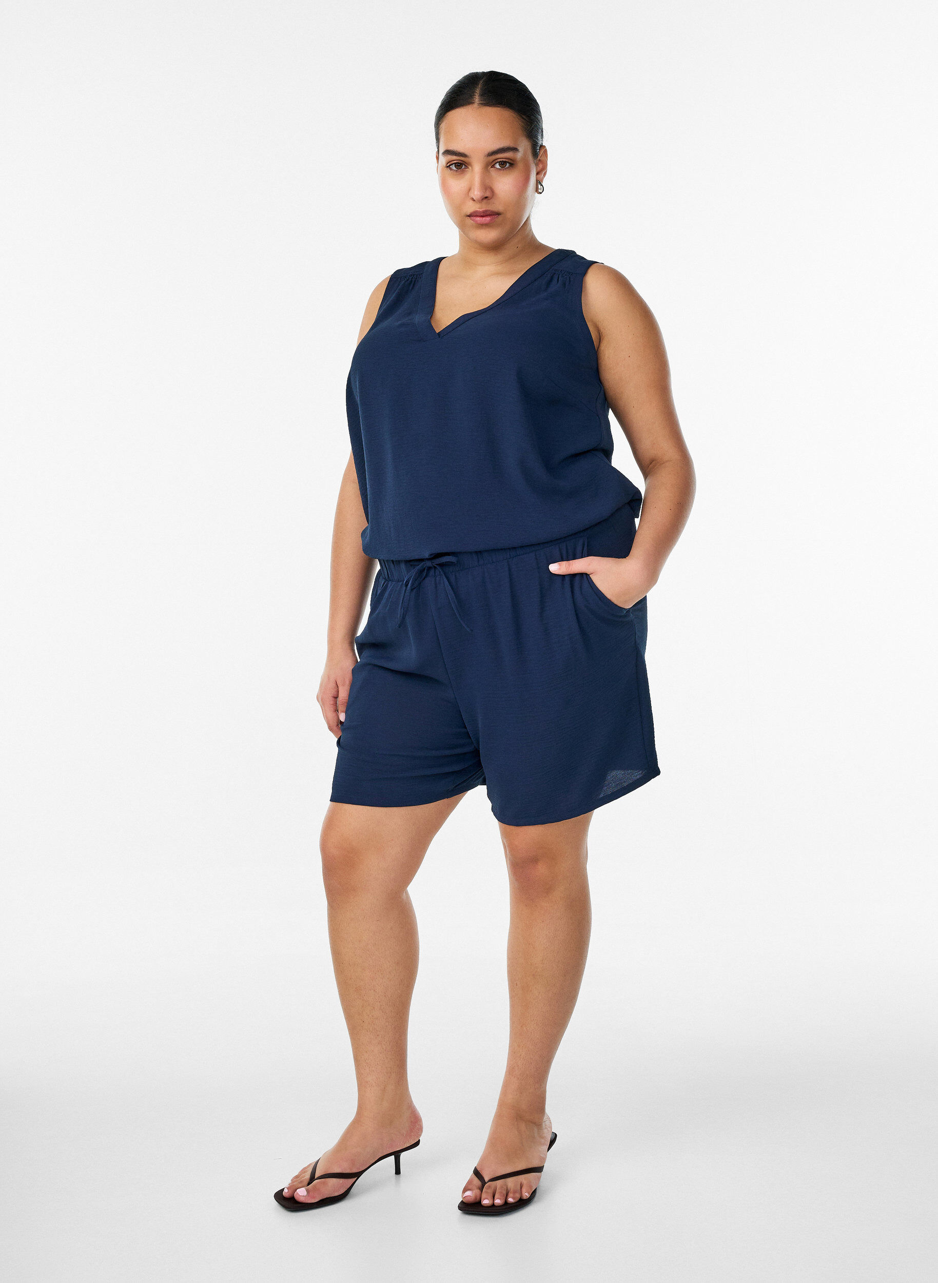 ZizziKorte broek met zakken en elastische tailleband, Blauw, Model image number 1