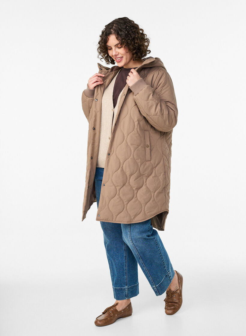 Veste matelass&eacute;e mi-longue avec capuche, Marron, Model
