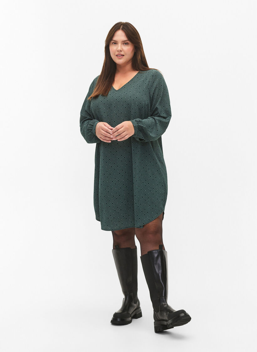 Robe à col en V avec imprimé, Scarab Graphic AOP, Model image number 2