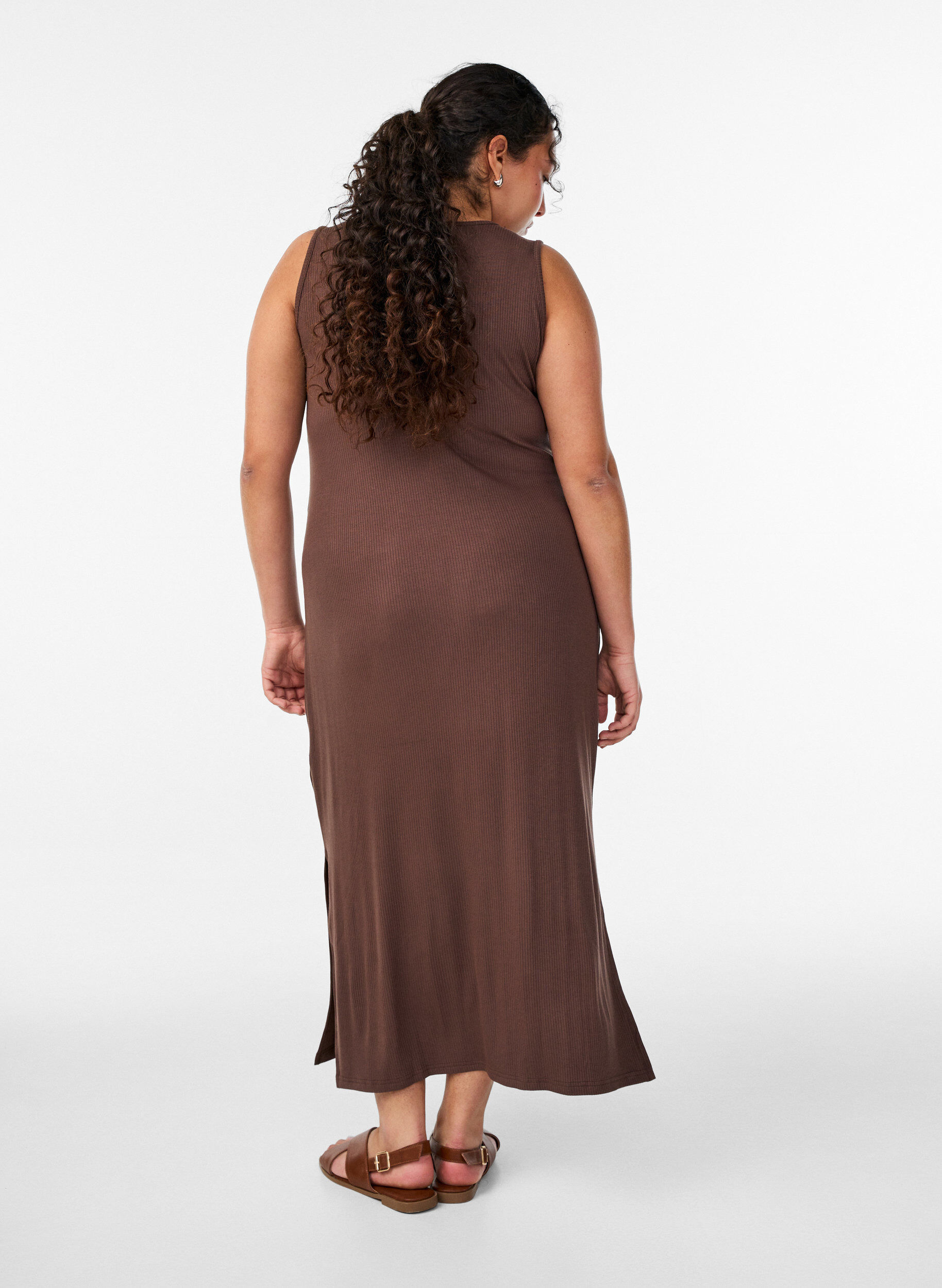 ZizziMouwloze ribjurk van viscose, Bruin, Model image number 1