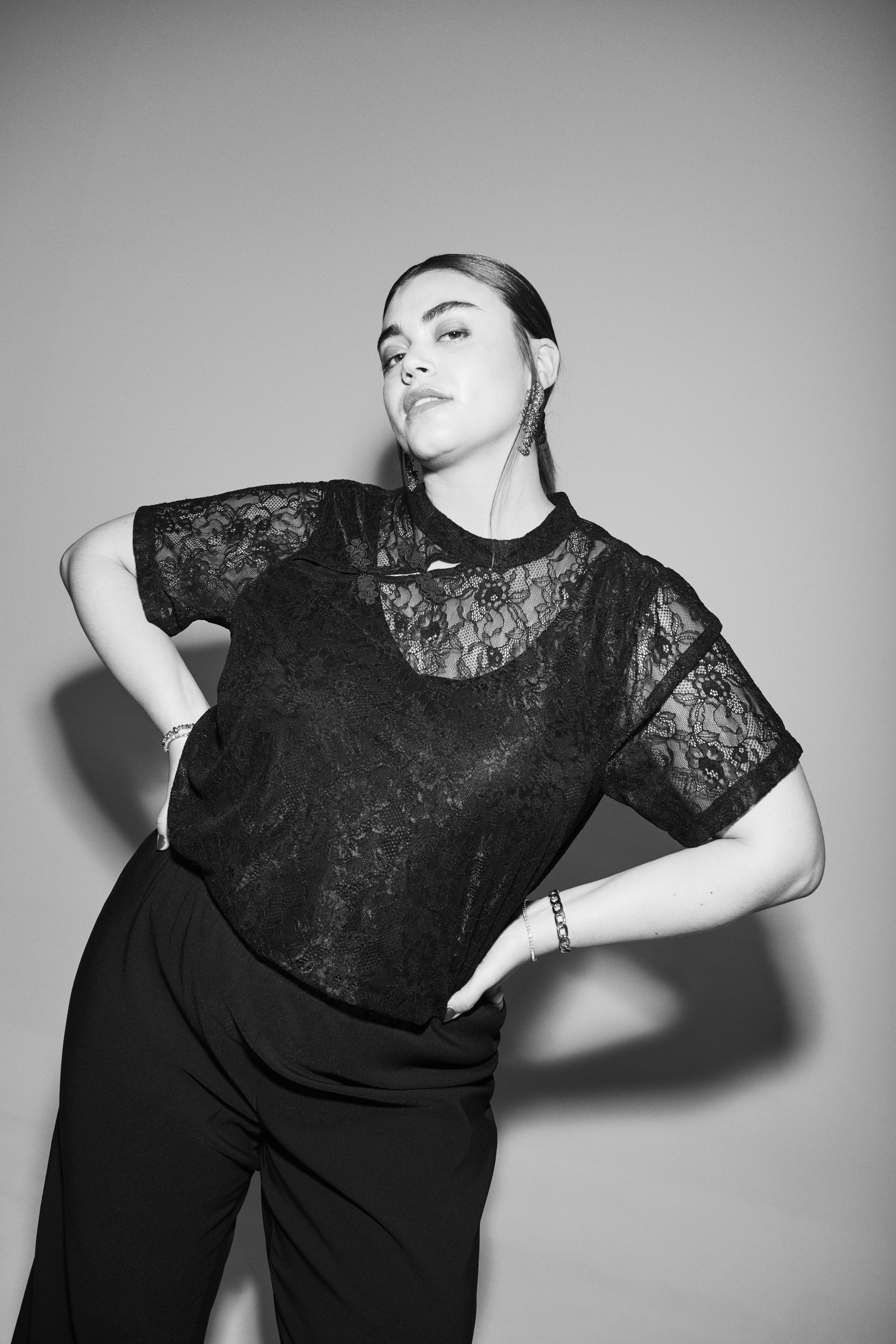 Zizzi Blouse en dentelle avec d&eacute;tails, , Model