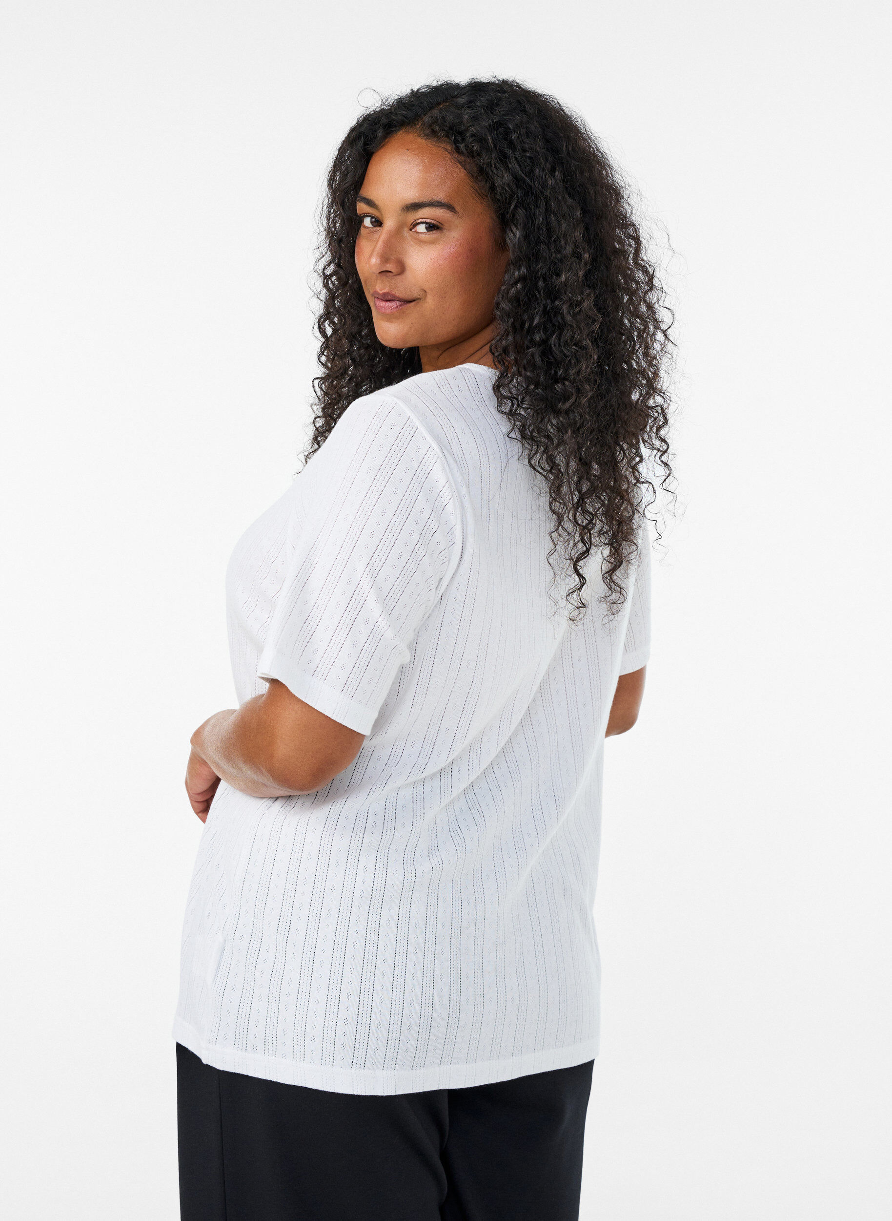 ZizziHaut de nuit en coton biologique avec broderie ajour&eacute;e, Blanc, Model image number 2