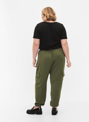 Pantalon cargo de couleur unie avec de grandes poches, Black Olive, Model image number 1