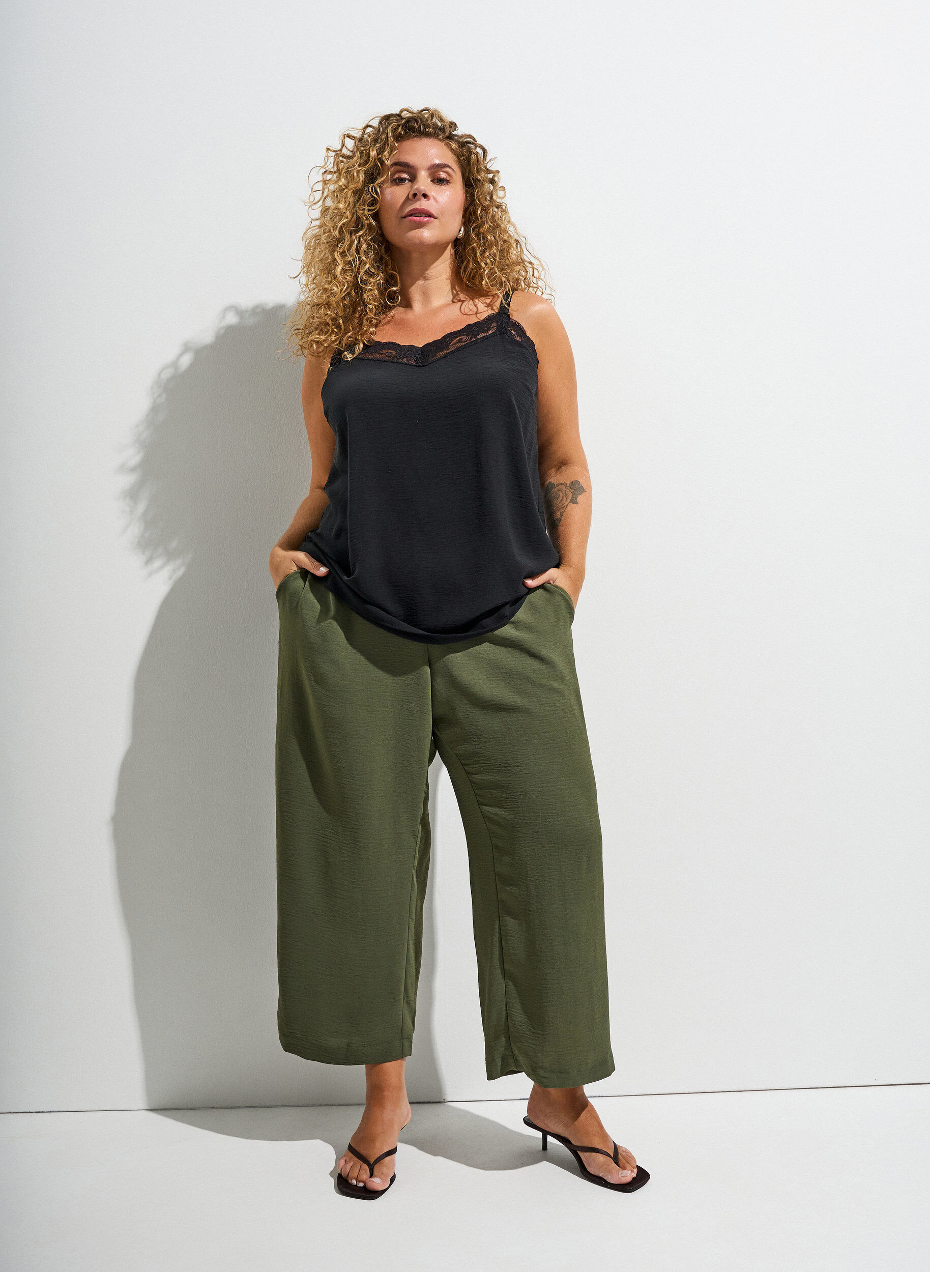 ZizziHigh-waist culottes met een elastische achterkant, Groen, Image image number 0